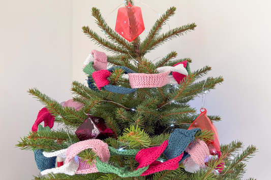 Craft Tutorial: How to Make a Festive Wool 'Paper' Chain