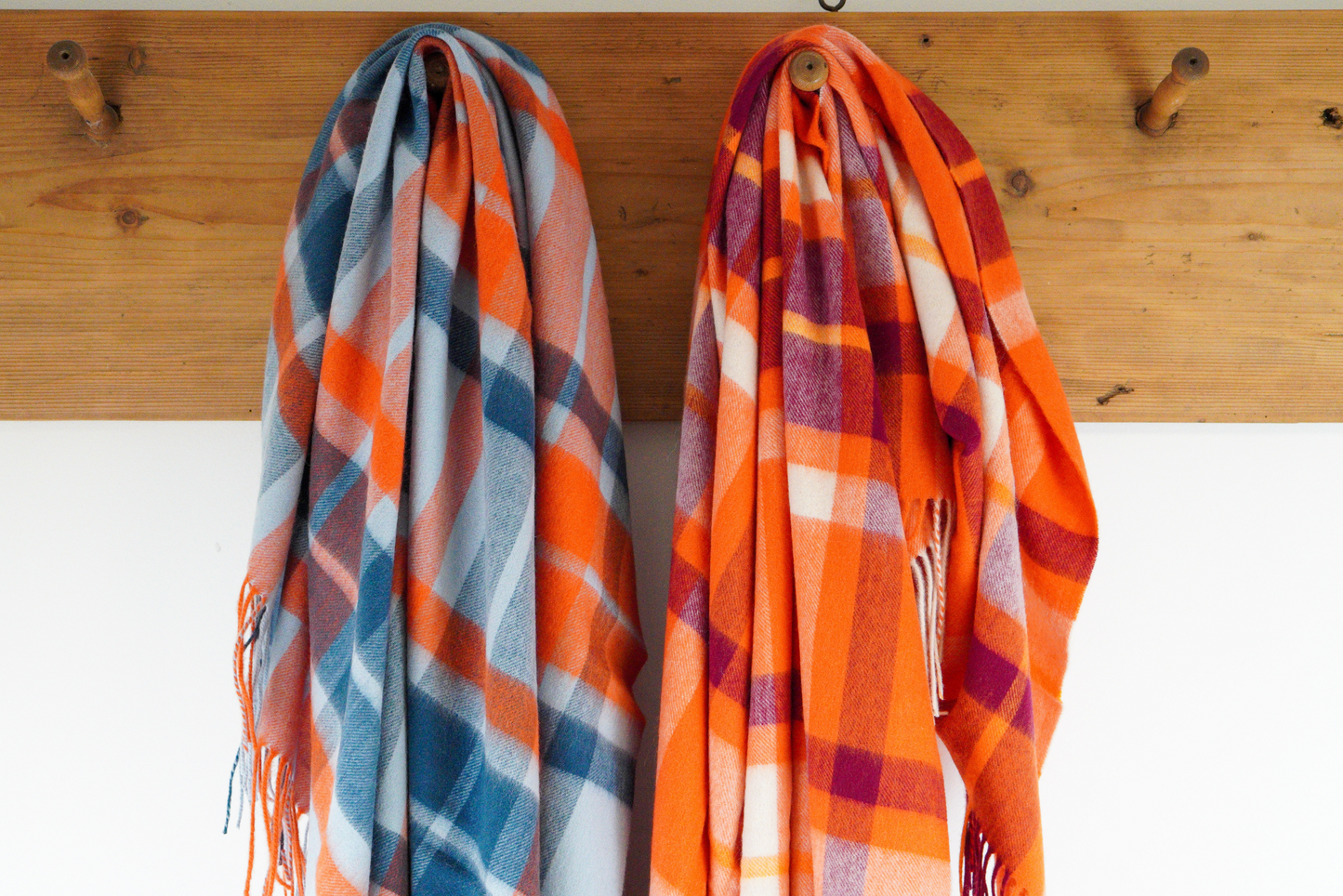 Bright Check Lambswool Throw – Blue